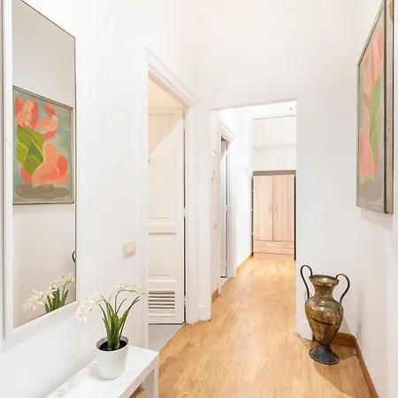 Hostly - Michelangelo Midtown-center Of *