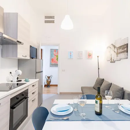 Hostly - Michelangelo Midtown-center Of