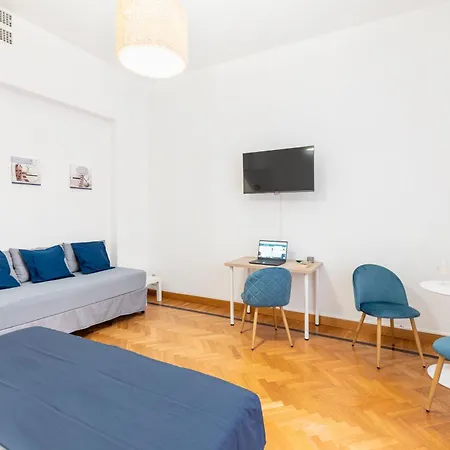 Hostly - Michelangelo Midtown-center Of