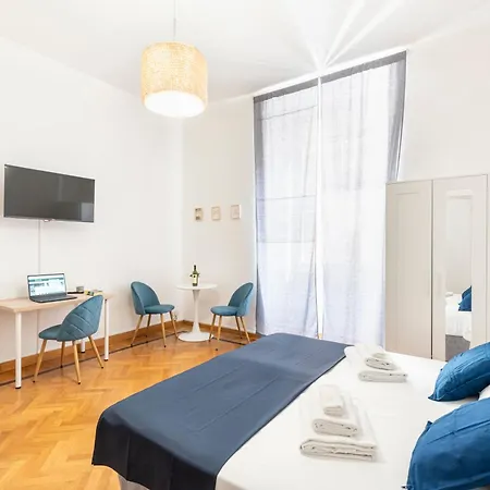 Hostly - Michelangelo Midtown-center Of *