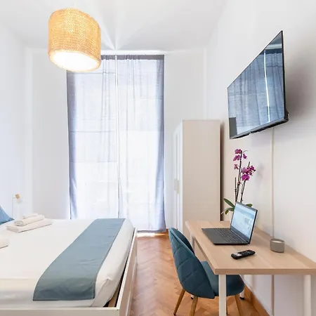 Hostly - Michelangelo Midtown-center Of Apartament *