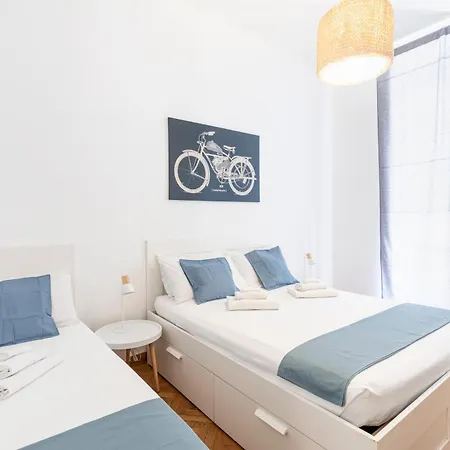 Hostly - Michelangelo Midtown-center Of *