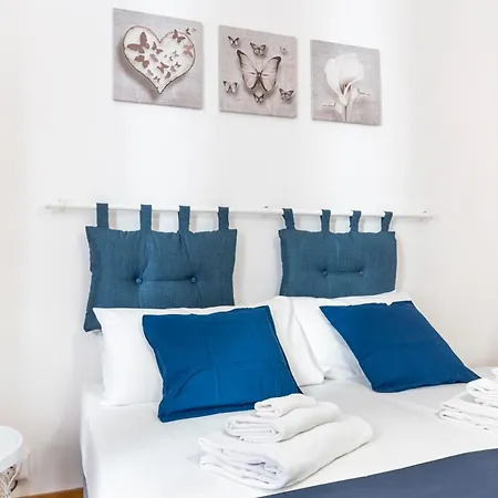 Hostly - Michelangelo Midtown-center Of Apartman
